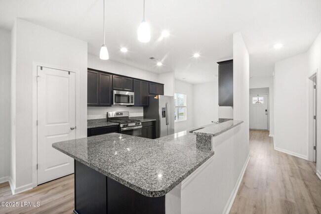 Building Photo - 98 Great Bend Dr