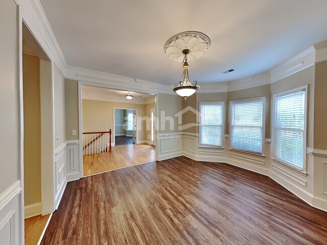 Building Photo - 1905 Ascot Terrace NW