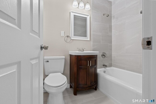 Building Photo - 159 Ridgewood Rd