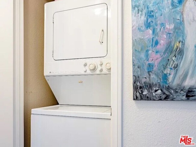 Building Photo - 14245 Dickens St