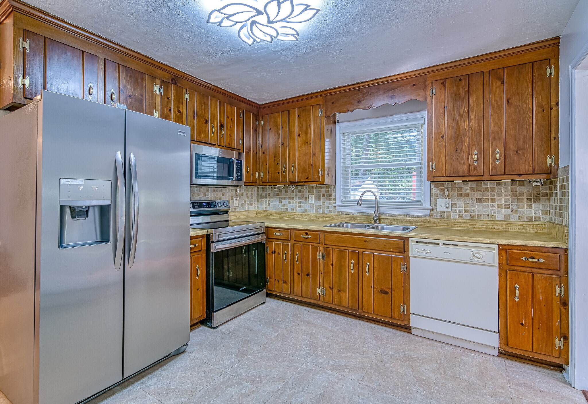 Building Photo - 21 Bayview Dr