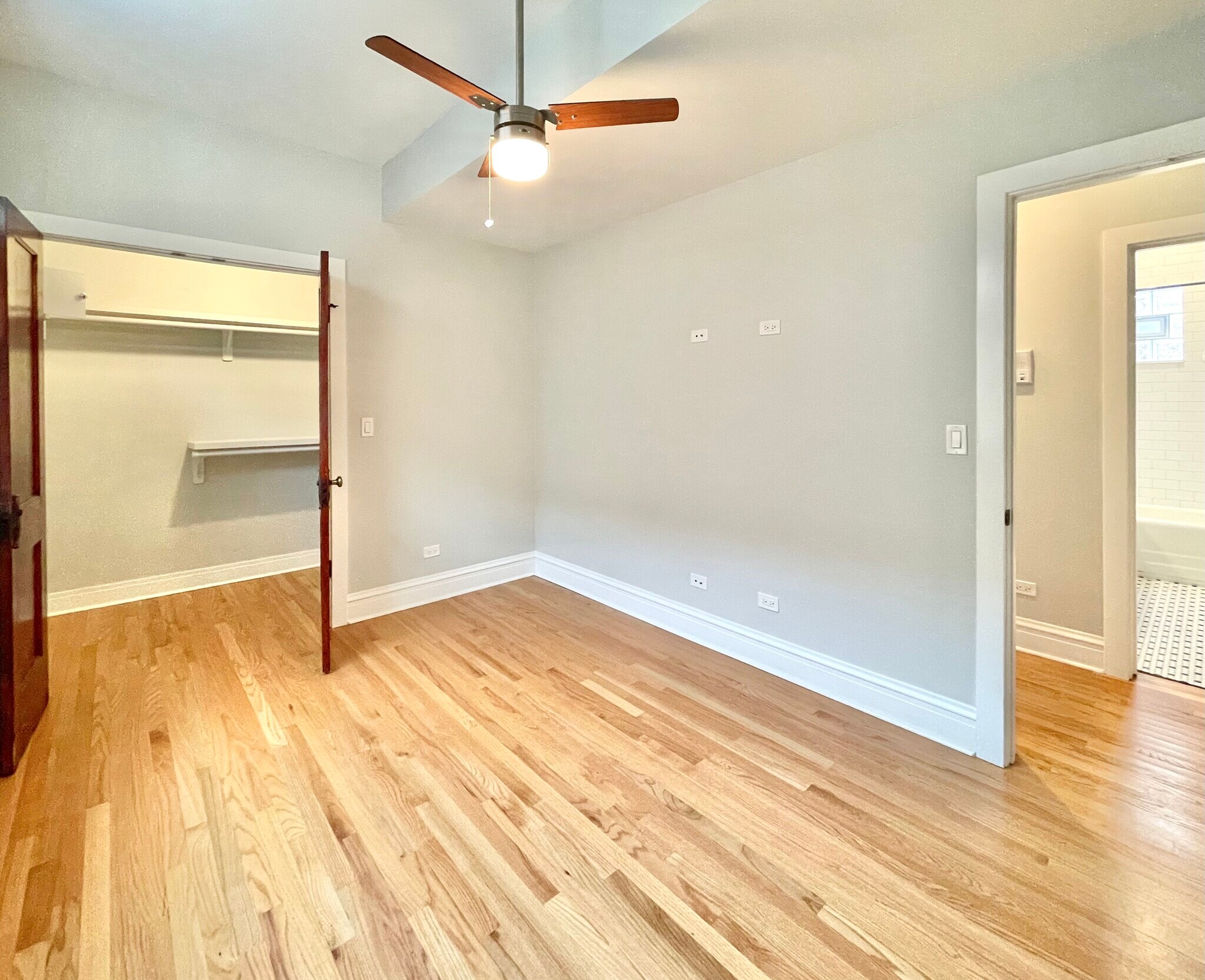 Building Photo - 2652 N Harding Ave