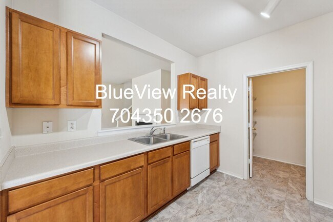 Building Photo - 8605 Redding Glen Ave