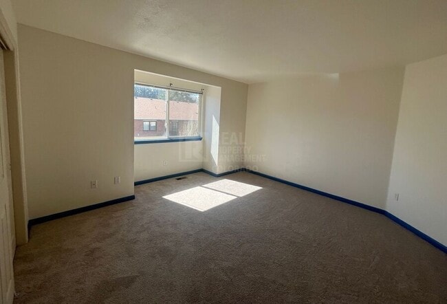 Building Photo - 911 Tulip St