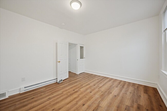 Building Photo - 2 Bedroom House West Philly