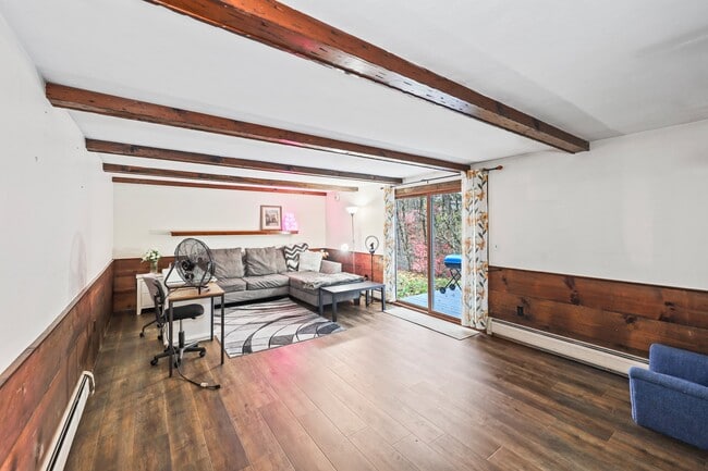 Building Photo - 138 Wildwood Cir