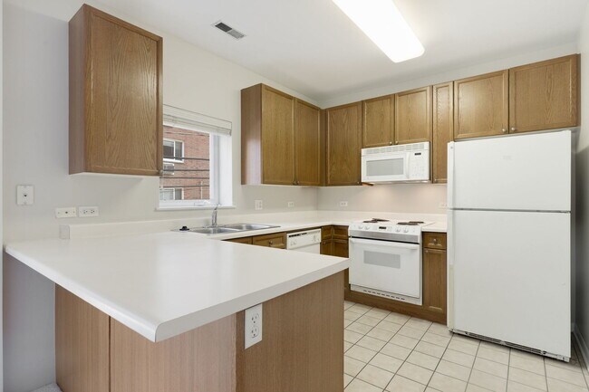 Building Photo - 1415 Sherman Ave