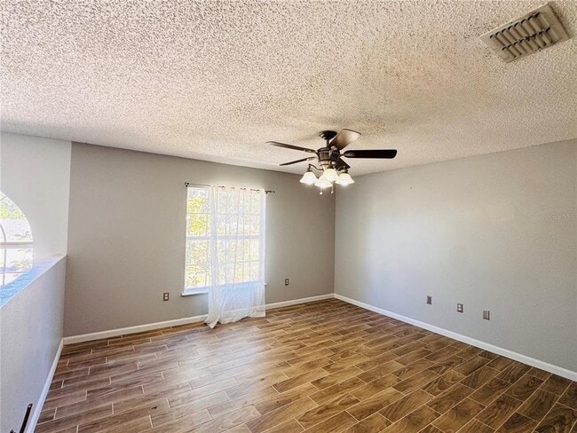 Building Photo - 2050 Corner Glen Dr