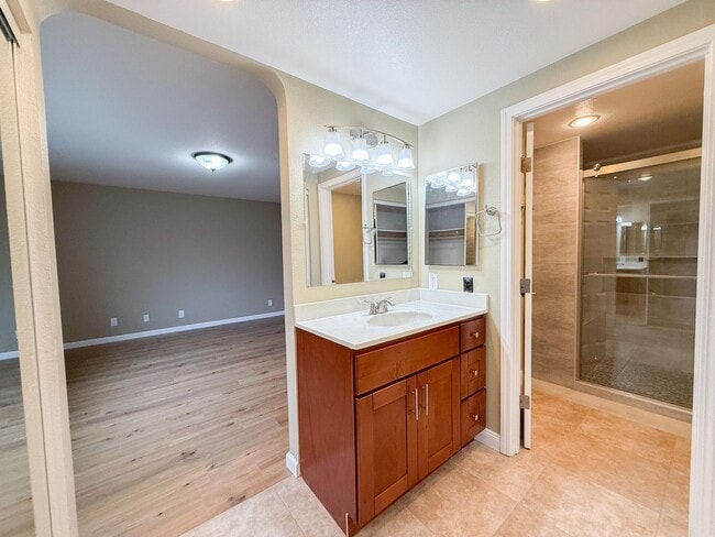 Building Photo - Well Maintained Twin Creeks Home in San Ramon