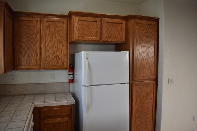 Building Photo - 805 Vía Rosa