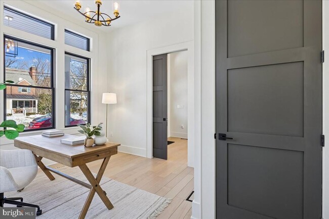 Building Photo - 4428 Albemarle St NW