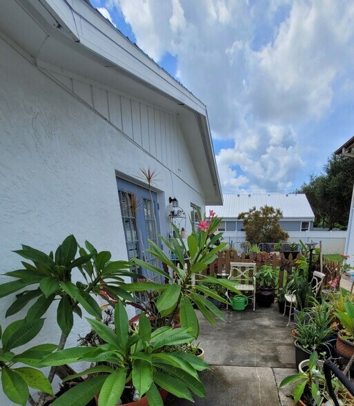 Building Photo - 1358 Highlands Dr