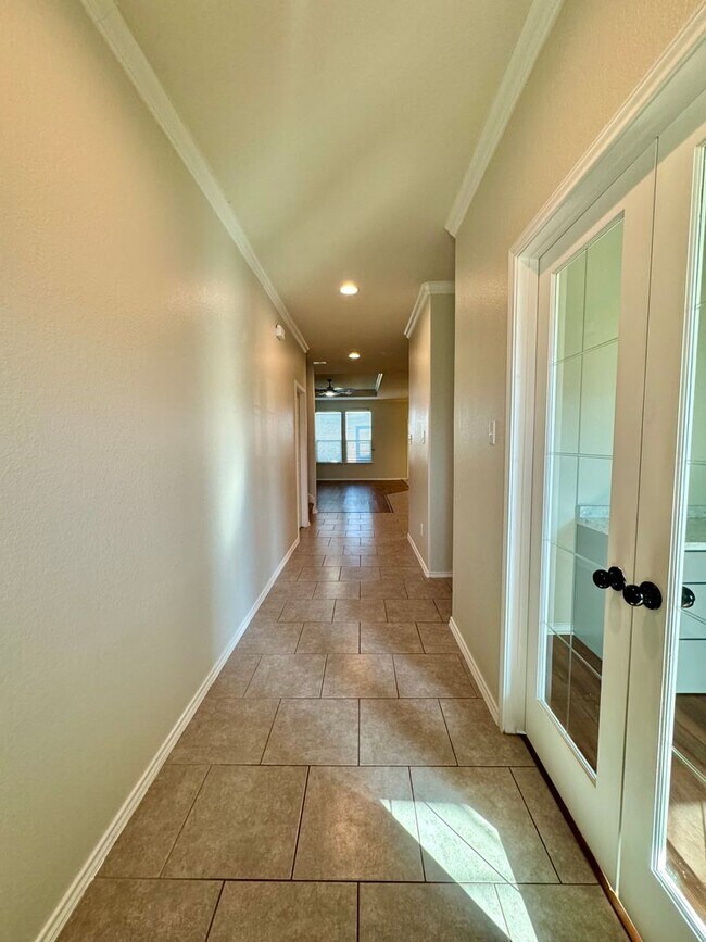 Building Photo - AVAILABLE SOON!