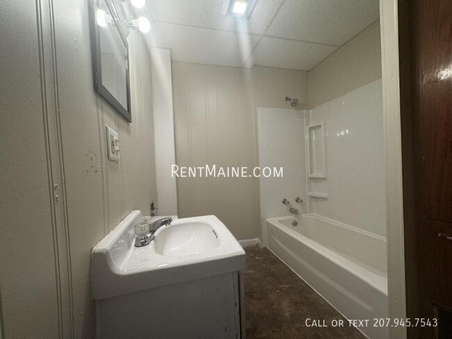 Building Photo - 2 Danielson St