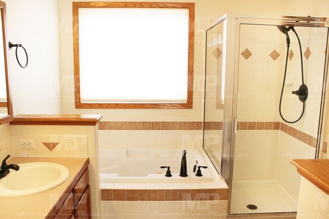 Building Photo - 2357 Forsythia Ct