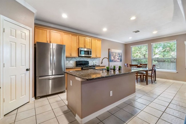 Building Photo - 7 Bellisima Ct