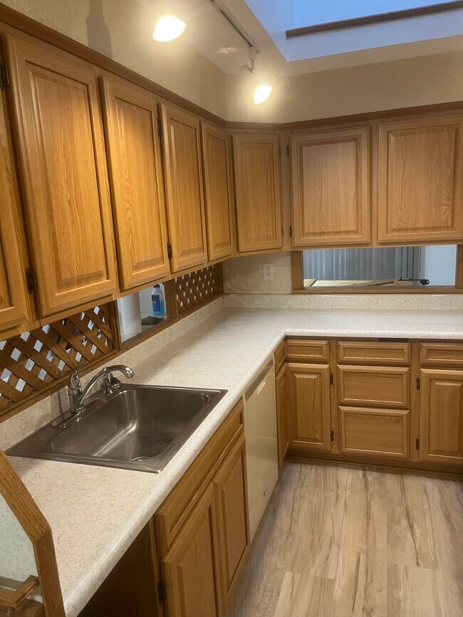 Building Photo - 2241 Fairmont Pky