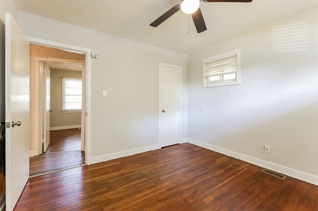 Building Photo - 606 Fleetwood Cir