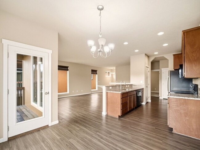 Building Photo - Spacious 5-Bedroom Home with Private Yard & Parking in Spokane