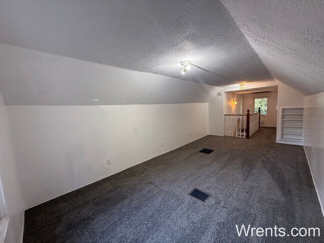 Building Photo - NEW LISTING in Audubon area  3+ bed / 2 bath