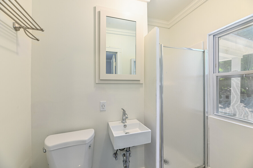 2nd Floor Bedroom1 attached full bathroom - 1821 E Olive St