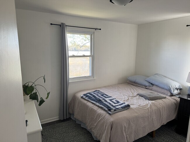 Building Photo - 405 5th St