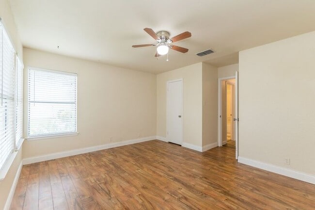 Building Photo - 11826 Greenwood Village Dr