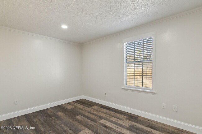 Building Photo - 97119 Diamond St