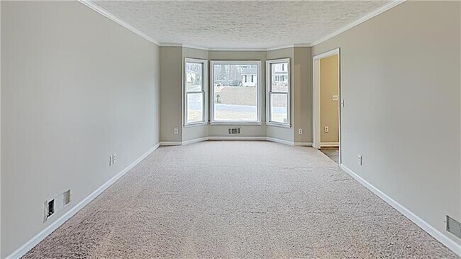 Building Photo - 4046 Central Dr