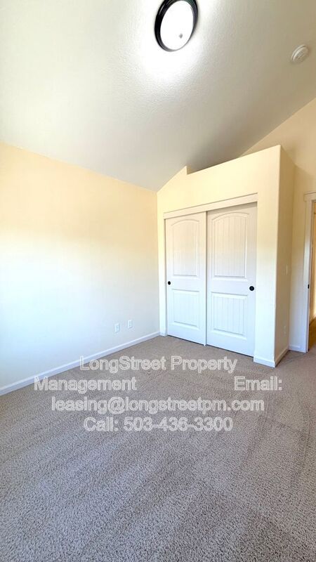 Building Photo - 823 Crouchen St NW