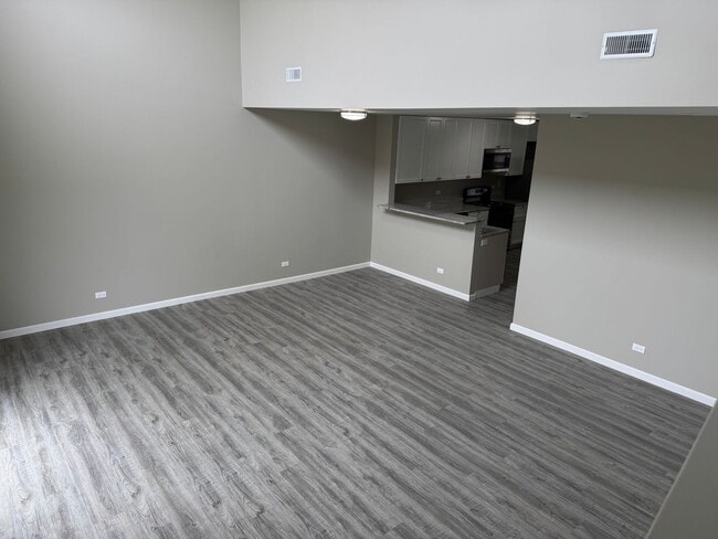 Building Photo - 1725 W Chrysler Dr