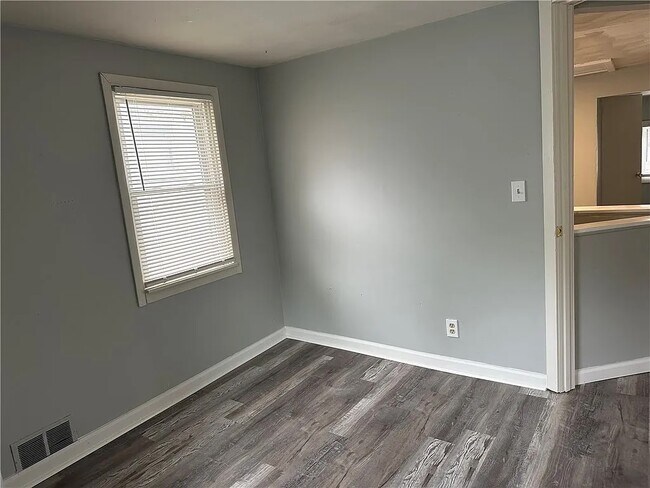 Building Photo - 53 Roser St