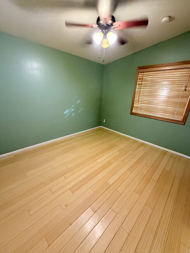 Building Photo - House For Rent