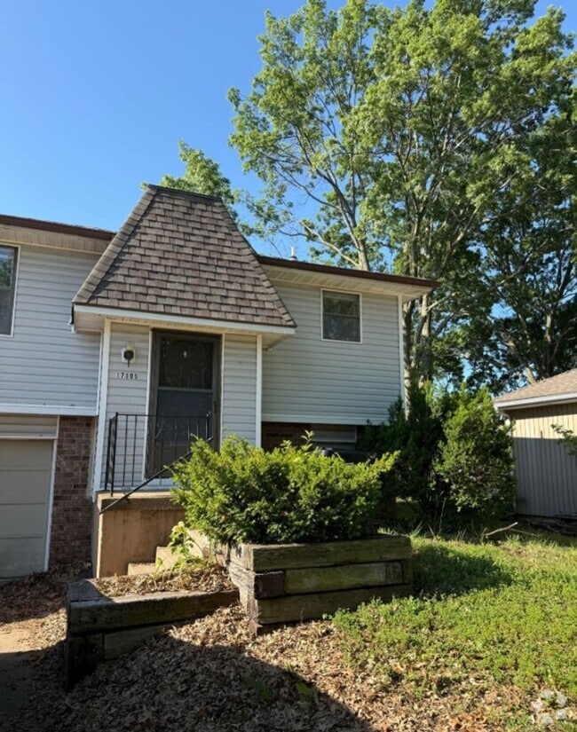 Building Photo - Coming Soon: Spacious Duplex with Finished...