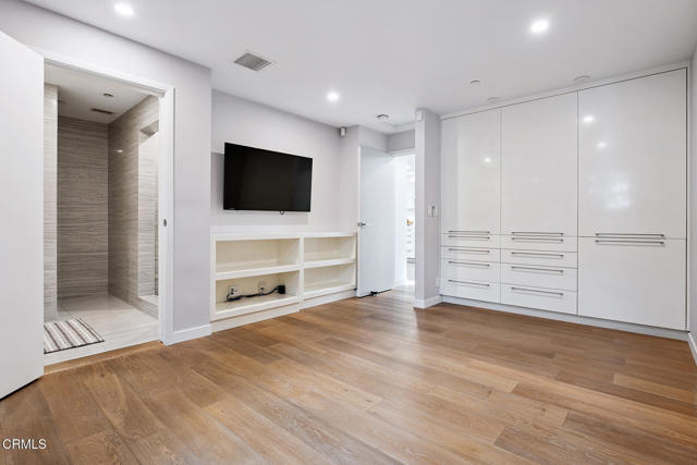 Building Photo - 329 Westbourne Dr