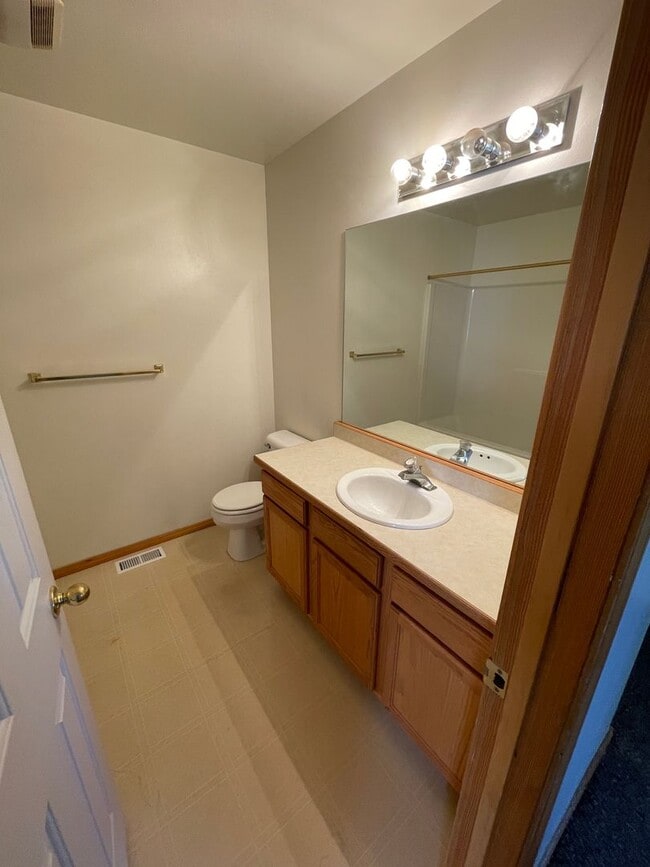 Building Photo - Pet Friendly Townhome in South Kalispell!