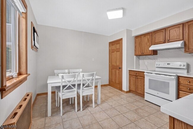 Building Photo - 4 Howard Ave