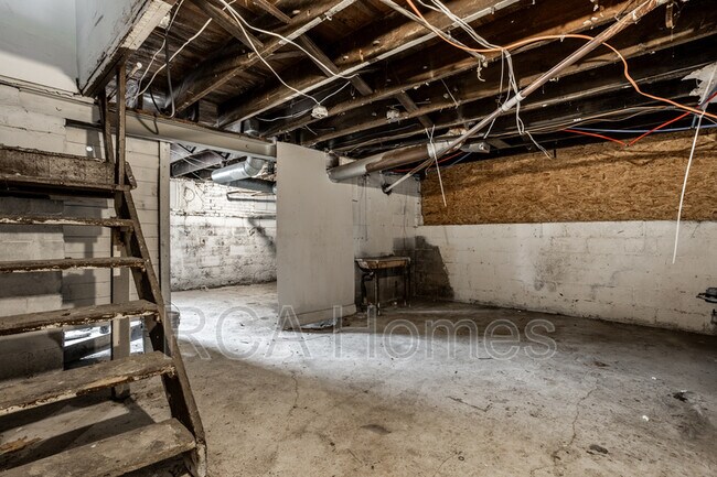 Building Photo - 4612 E New York St