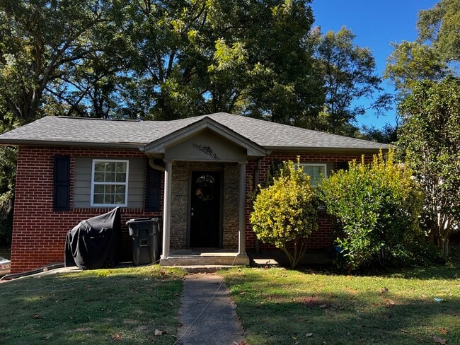 Building Photo - 563 Northside Dr