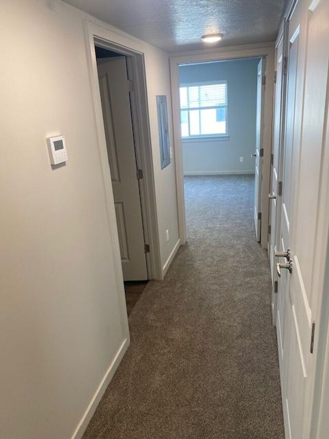 Building Photo - Beautiful 2 Bedroom Condo in Provo!