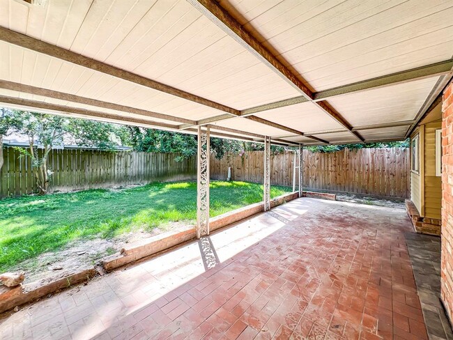 Building Photo - 23207 Naples Dr