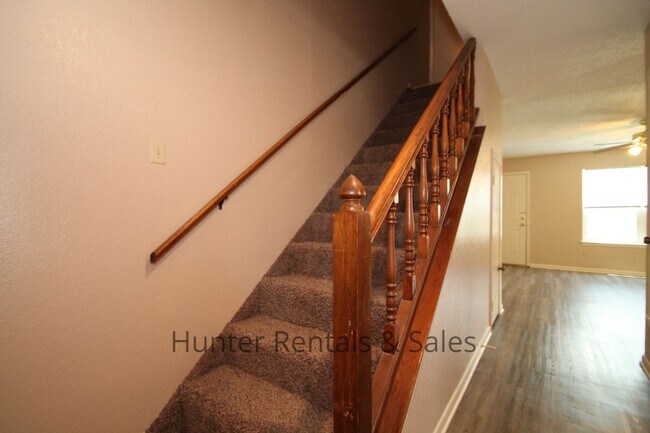 Building Photo - 3704 Hereford Ln