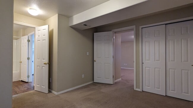 Building Photo - Large 4 Bed 3.5 Bath in Stetson Hills