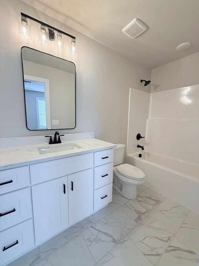 Building Photo - 2 Bedroom Single Family Home - Forsyth County