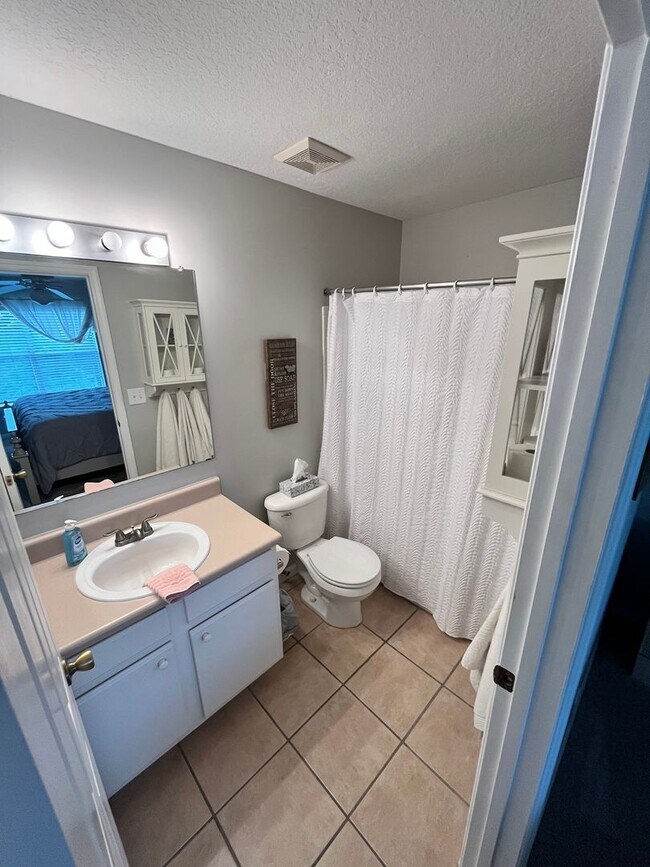 Building Photo - Anastasia Island Condo for Rent! ONE CAR G...