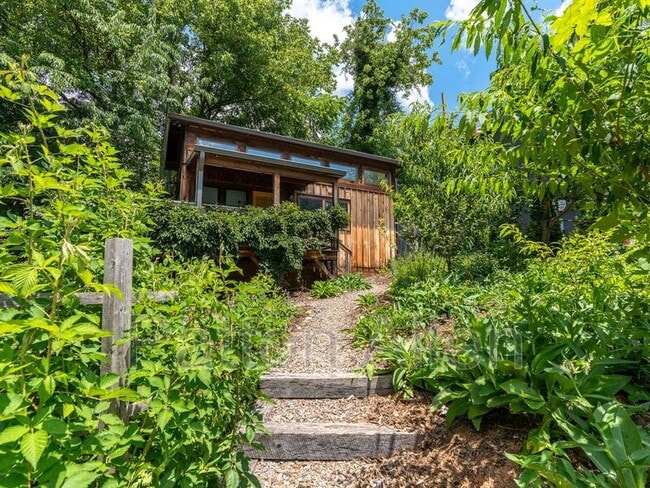 Building Photo - 81 5th Ave