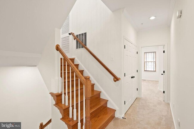 Building Photo - 42465 Regal Wood Dr