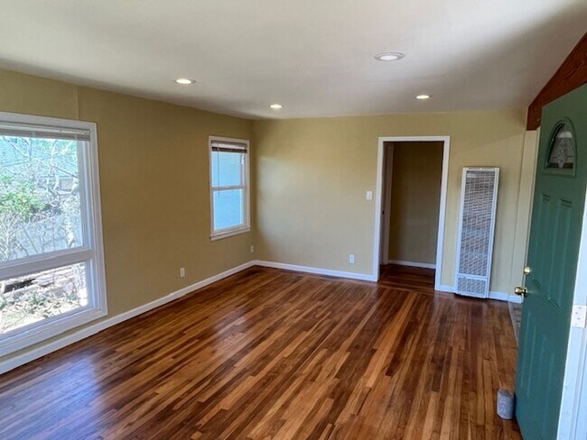 Building Photo - 3 Bedroom San Pablo Home in Tara Hills