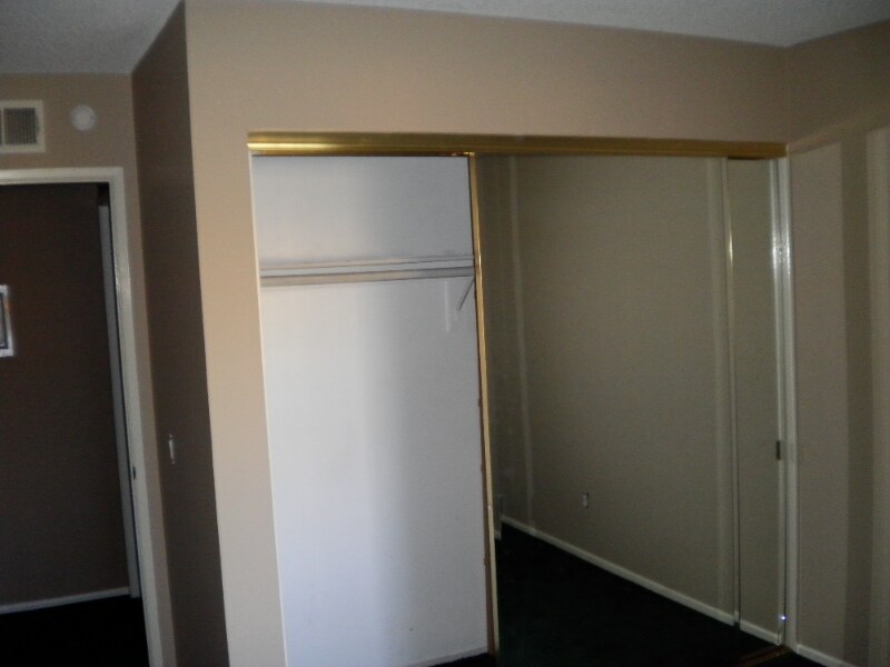 Building Photo - 3232 Little Mountain Dr