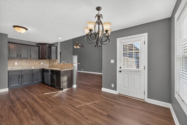 Building Photo - 645 Fox Hound Dr